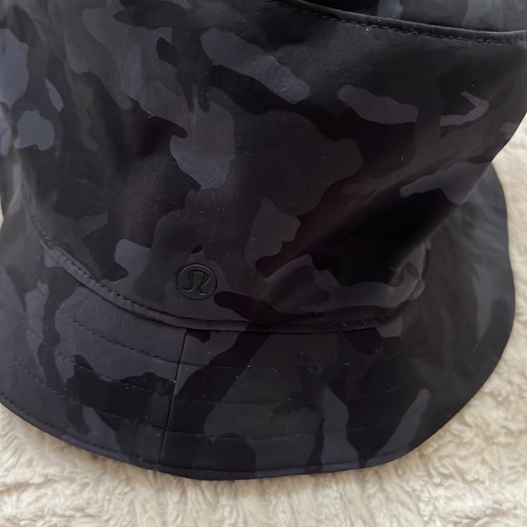Lululemon Both Ways Reversible Bucket Hat - Black & Camo Deep Coal Multi, EUC - Picture 10 of 16